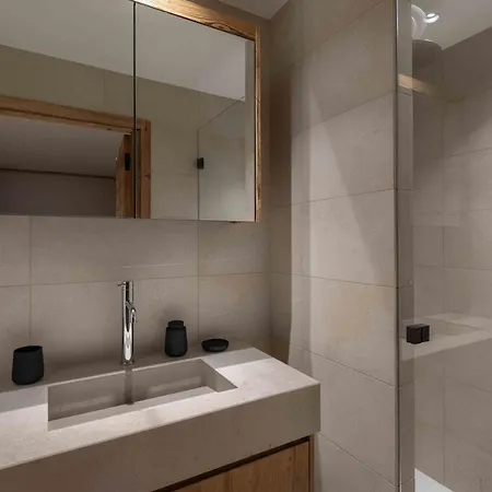 1850: Triplex Luxe, 5 Ch, Sauna, Parking - Fr-1-564-120 Appartement *